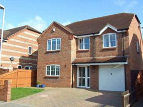 4 bedroom Detached t...